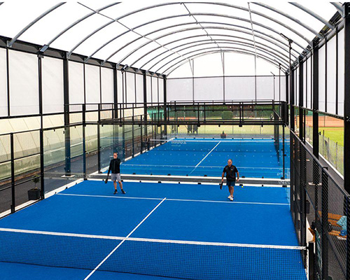 بناء ملعب بادل